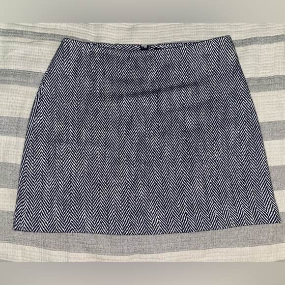 Theory Mini Skirt - Picture 3 of 11